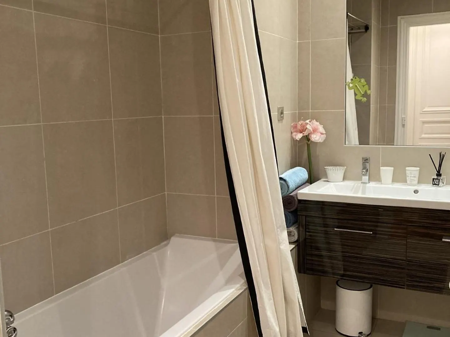 Parc Monceau Bed & Breakfast *